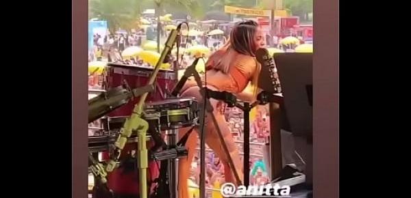  Anitta rebolando rabao no carnaval